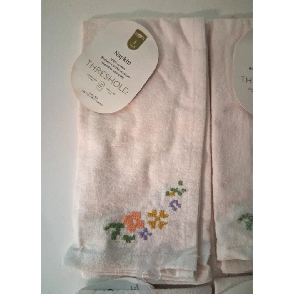 Lot of 4 Threshold Embroidered Napkins 100% Cotton Cross Stitch Flowers 18
